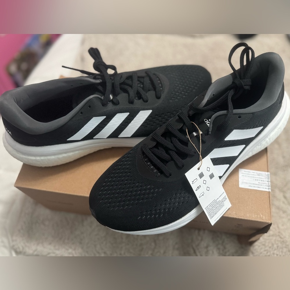 Adidas sneakers never been worn
Women’s 11 1/2
Can be unisex
